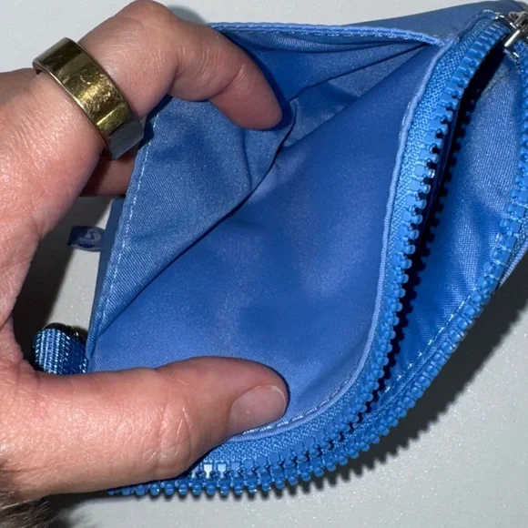 Lululemon Clippable Card Pouch in Pool Party/White - Picture 4 of 5